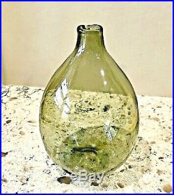 Signed TIMO SARPANEVA Lintupullo Bird Bottle 2501 for Italia Smoked Green Glass