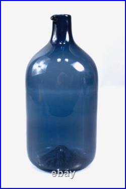 Timo Sarpaneva for Iittala, Lintupullo vase, blue Timo Sarpaneva for Iittala, Lintupullo vase, blue