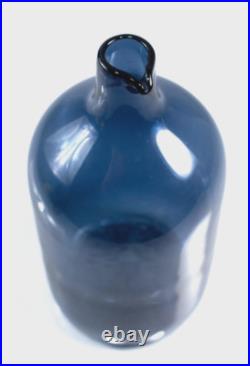 Timo Sarpaneva for Iittala, Lintupullo vase, blue Timo Sarpaneva for Iittala, Lintupullo vase, blue